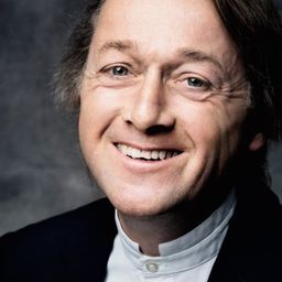 Markus Hering 飾演 Heimleiter