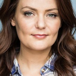 漢娜·豪爾 飾演 Georgia