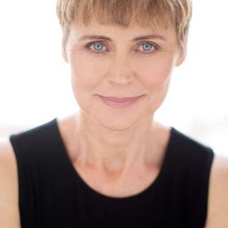 Nikki Coghill 飾演 Annie Lassiter