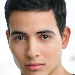 Santiago Segura 飾演 Benjamin