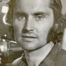 Michael Verhoeven 飾演 Private Erickson