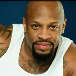 Antuone Torbert 飾演 Bull the Bouncer