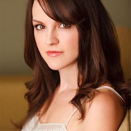 卡拉·蓋洛 飾演 Paula