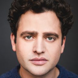 Alexandre Bacon 飾演 Ed