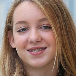 海倫娜·貝爾珍 飾演 Dora