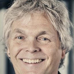 Jan Elle - 白痴演員 飾演Waiter