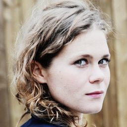 Lea Willkowsky - 一個普通的女人演員 飾演Hannelore