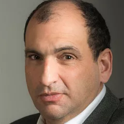 Rony Kramer 飾演 Ramos Garcia