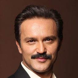 Bulent Colak - 師奶鎮長演員 飾演Baran