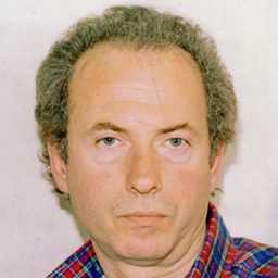 Cüneyt Türel 飾演 Salih