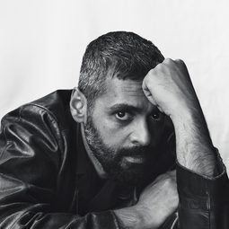 阿達蘭·艾斯邁里 飾演 Esmail