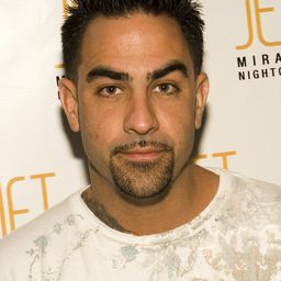 Chris Nunez 飾演 Prep School Student