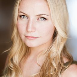 琳西·霍恩 飾演 Mahree Bok