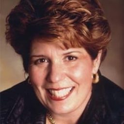 Marianne Cornetti 飾演 Princesse de Bouillon