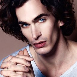 Thomas Wilkinson Fullerton - 水喪樂園演員 飾演Lifeguard