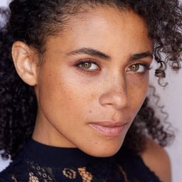 Murielle Hilaire 飾演 Detective Kersch