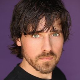 Robert Vito 飾演 Rez