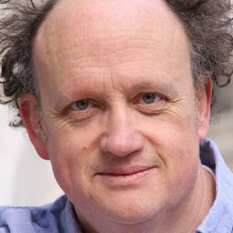 賽門·瑪基 飾演 Jacob Epstein