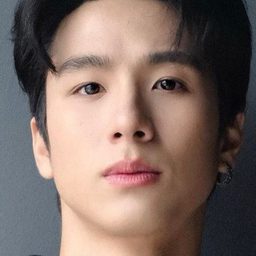 Nutchapan Paramacharenroj 飾演 March