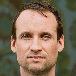 Maximilian Brauer 飾演 Ingo