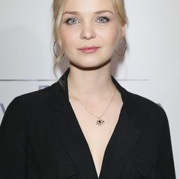 米卡麗娜拉巴茨 飾演 Monika