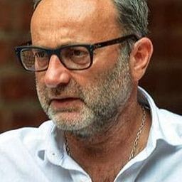 菲立普·奇爾伯 飾演 Rudolf