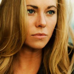 Danielle C. Ryan 飾演 Ashley Evans