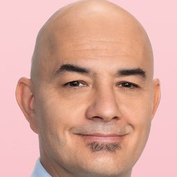 Julián Arango 飾演 Jorge