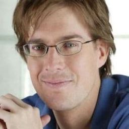 Mark Priestley 飾演 Johnno McCormick