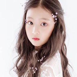 Waner Zhang 飾演 Long Er