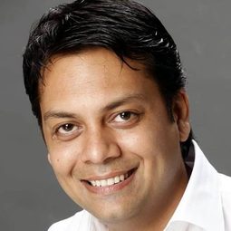 Zeishan Quadri 飾演 Definite