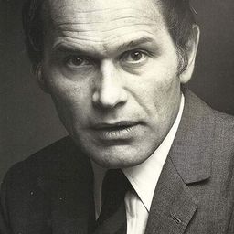 Marcel Bozzuffi 飾演 Mario