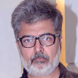 Vikram Kapadia - 卡普爾家的兒子們演員 飾演Shashi Chacha