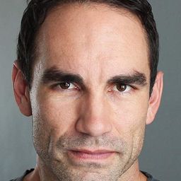 Aaron Farb 飾演 Lucas