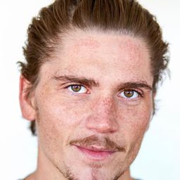 Duran Fulton Brown 飾演 Government Guard