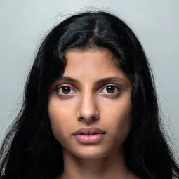 普莉亞坎薩拉 飾演 Ria Khan