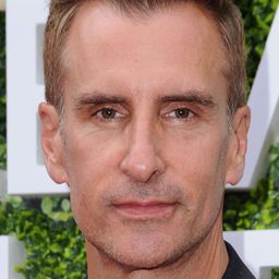 Brian Unger 飾演 Air Force Pilot