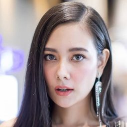 Sammy Cowell 飾演 Biw