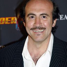 Pedro Reyes 飾演 Portero