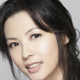 陳孝萱 飾演 