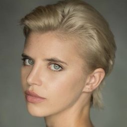 Isabelle Bonfrer 飾演 