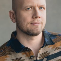 James McNicholas - 有禮會社演員 飾演Head Waiter