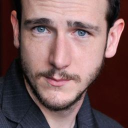 Mathieu Busson 飾演 Marc