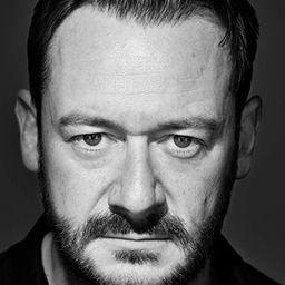 John Paul Hurley - Family演員 飾演Train Ticket Clerk