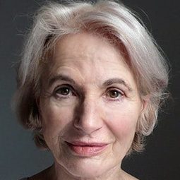 Carola Regnier 飾演 Elisabeth Brandenburg