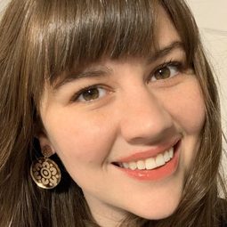 Tess Meyer 飾演 Sandra / Additional Voices (voice)