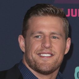 J.J. Watt 飾演 Coach Craig
