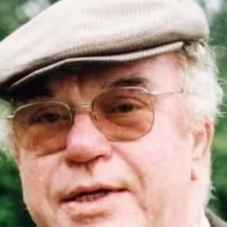 Ernst Günther 飾演 Strauss