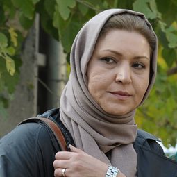 Fariba Khademi - The Sale演員 飾演Froogh