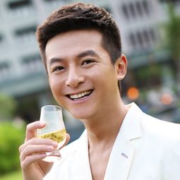 朱雨辰 - 搖擺的婚約演員 飾演Zhang Junhao